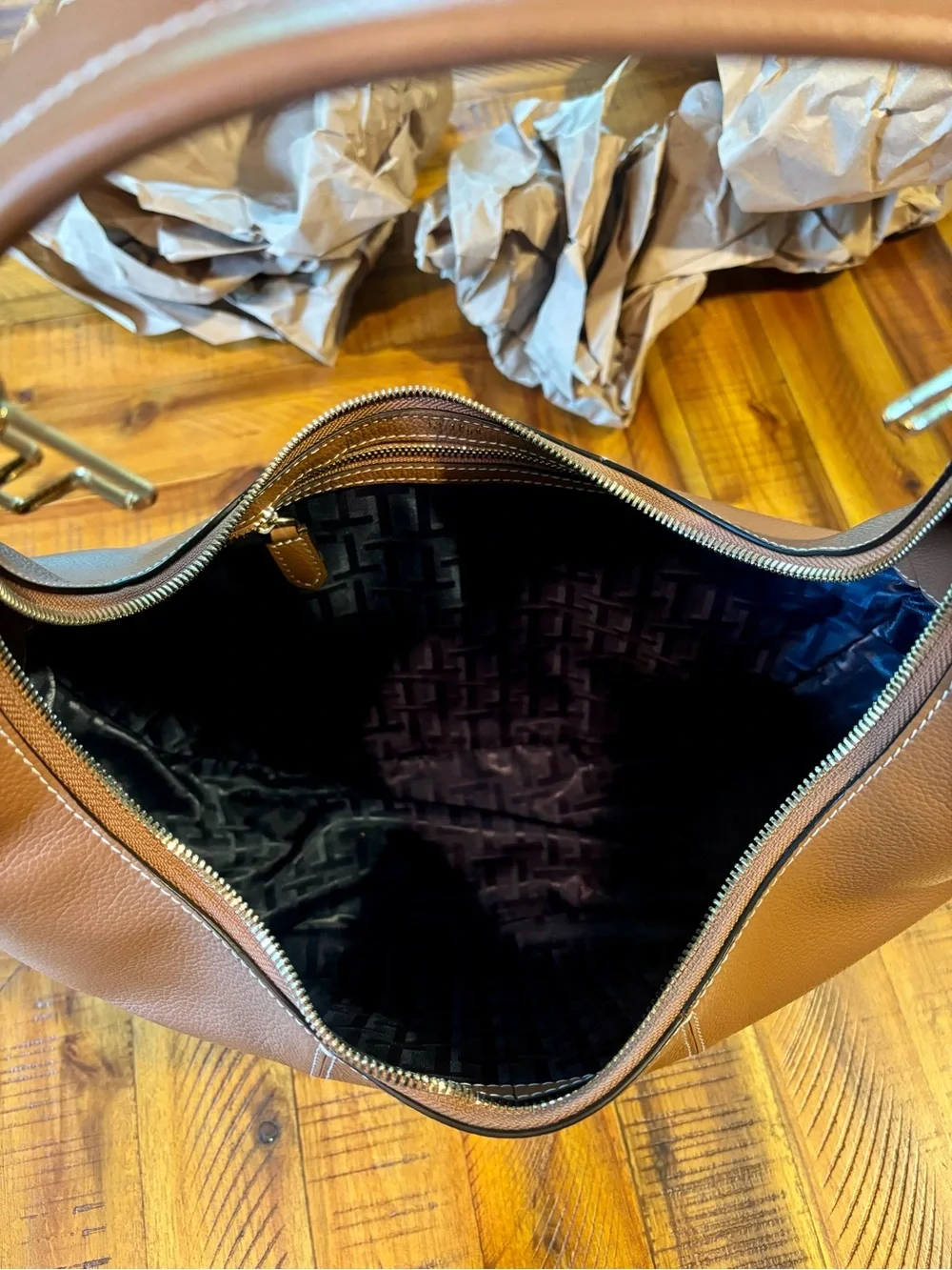 Le Tanneur medium leather hobo bag in tan